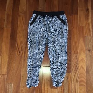 L.A. Hearts Tribal Jogger 3/4 Length Pants